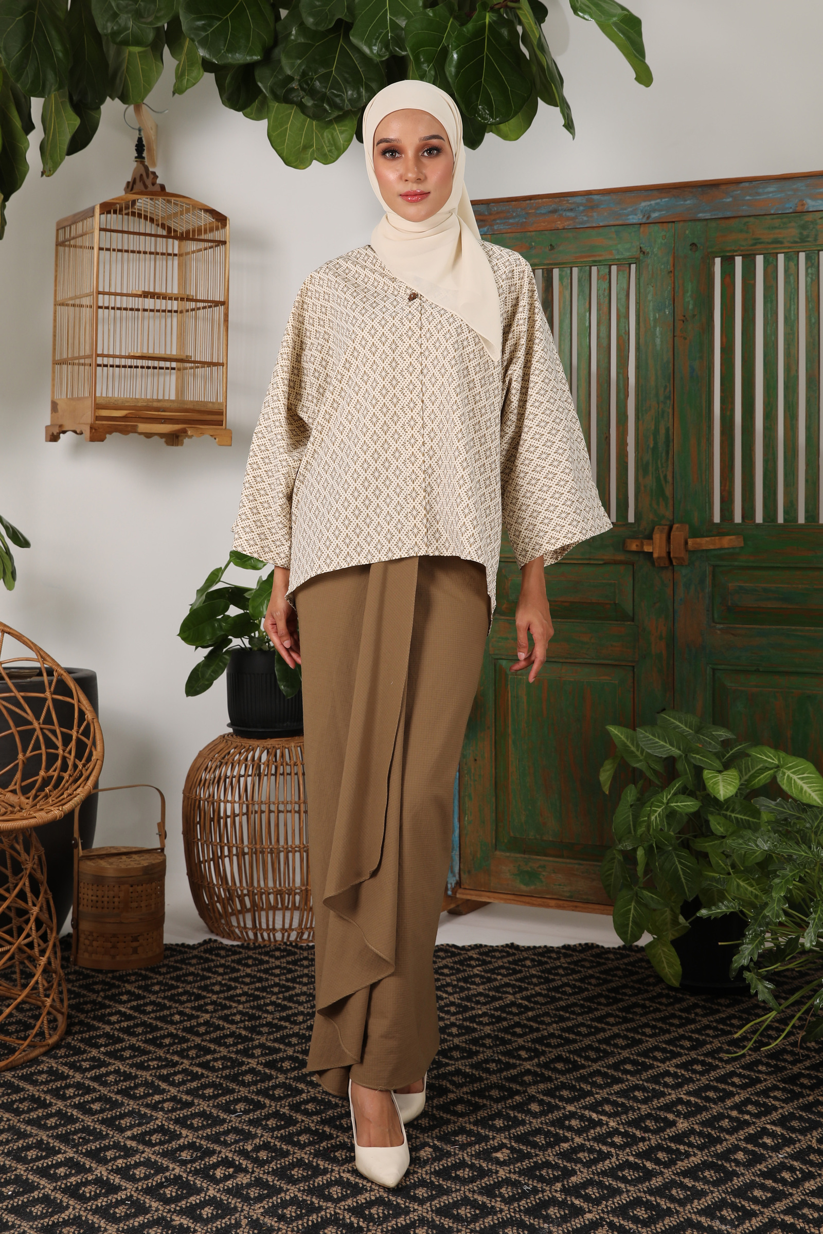 WOMEN KURUNG HANYA PATTERN BROWN