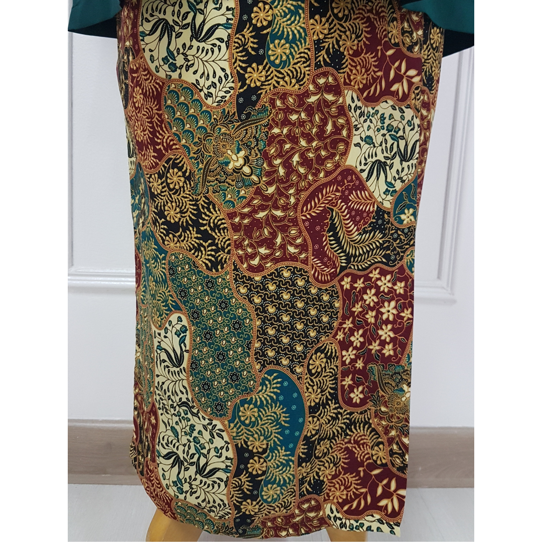  Kurung  Pahang Batik  in Emerald  Green  She Qeen Collection