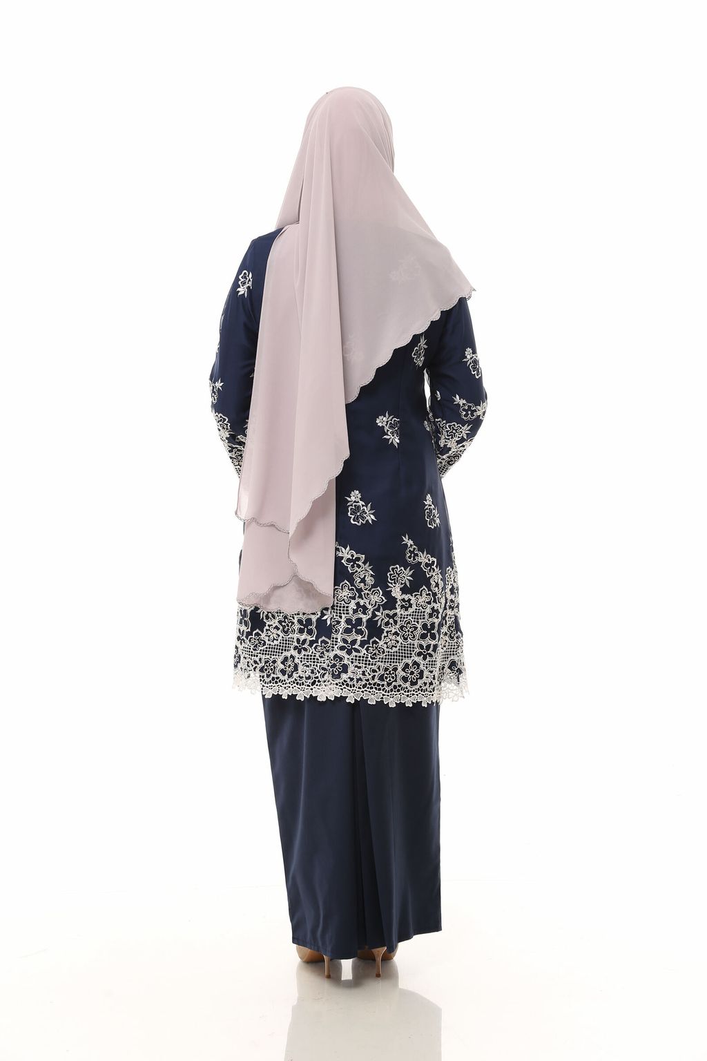 10.11.25 SHEQEEN31287