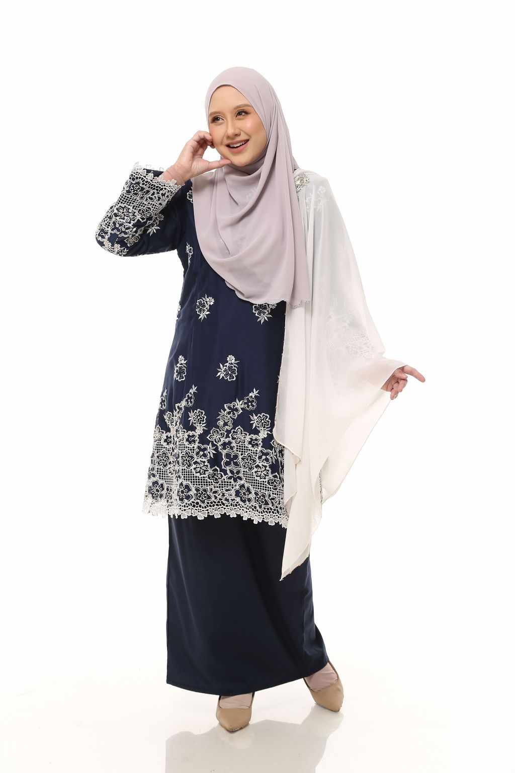 10.11.25 SHEQEEN31280