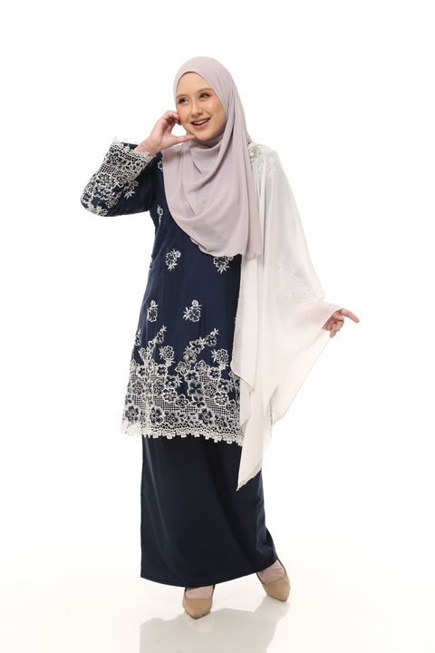 10.11.25 SHEQEEN31280