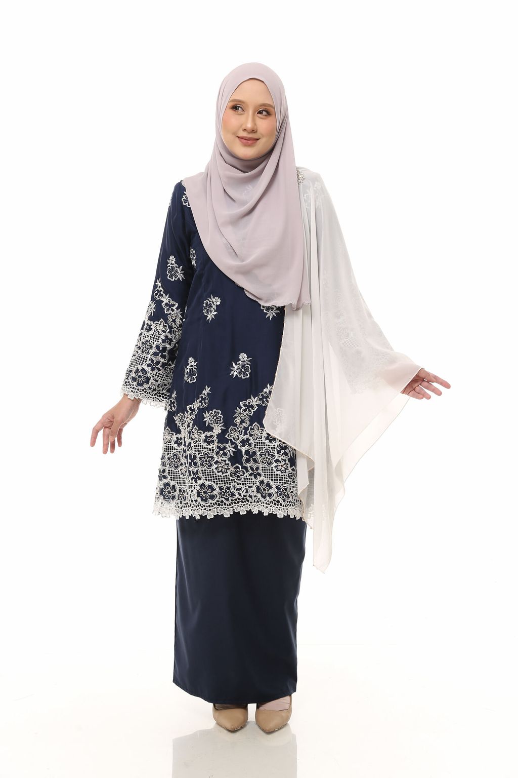 10.11.25 SHEQEEN31277