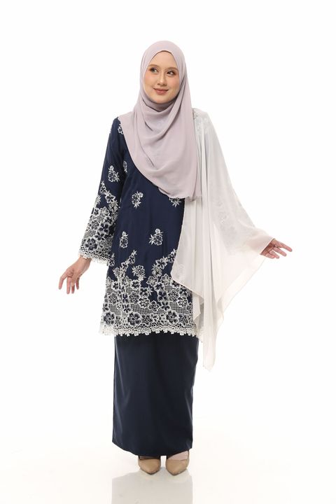 10.11.25 SHEQEEN31277