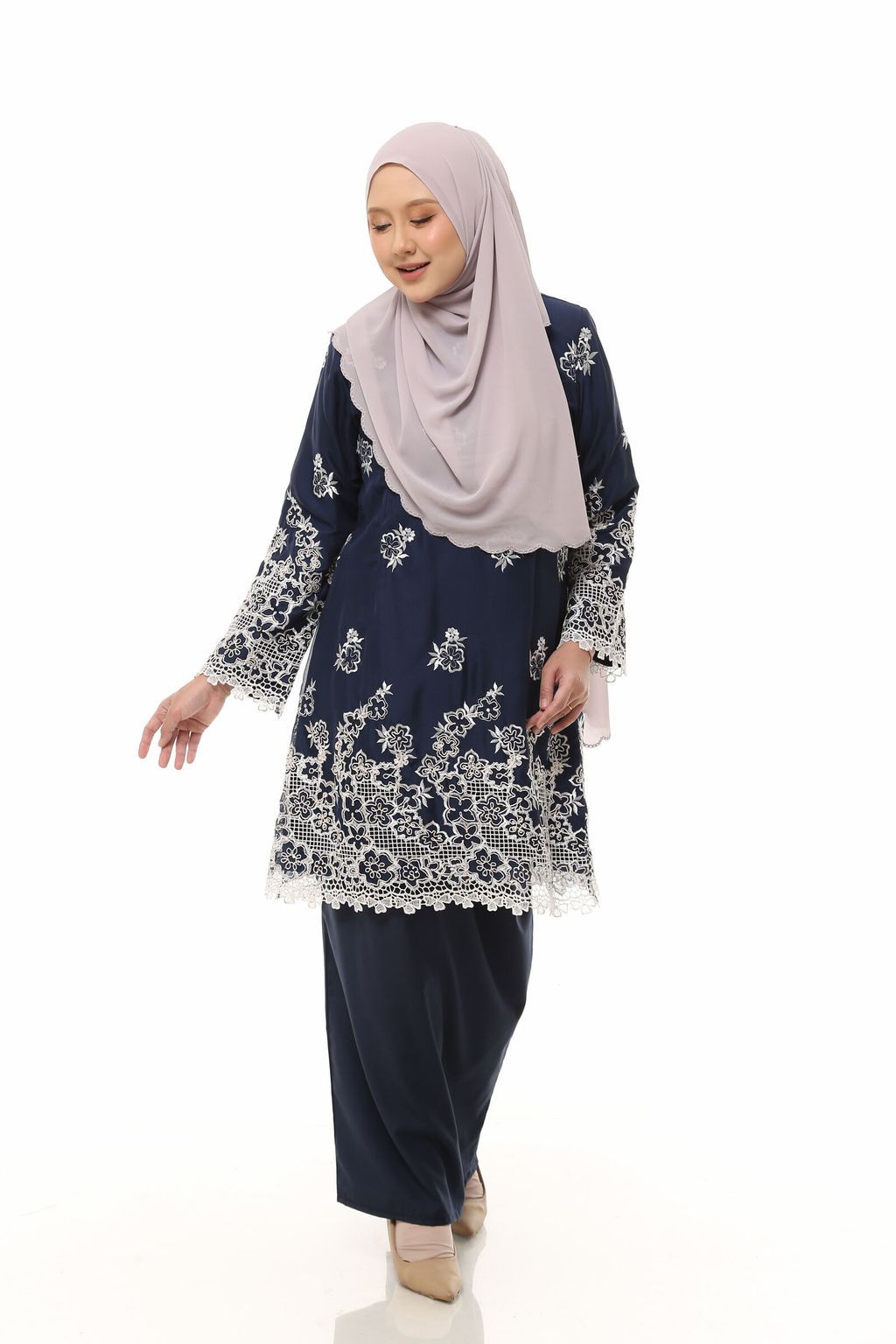 10.11.25 SHEQEEN31286