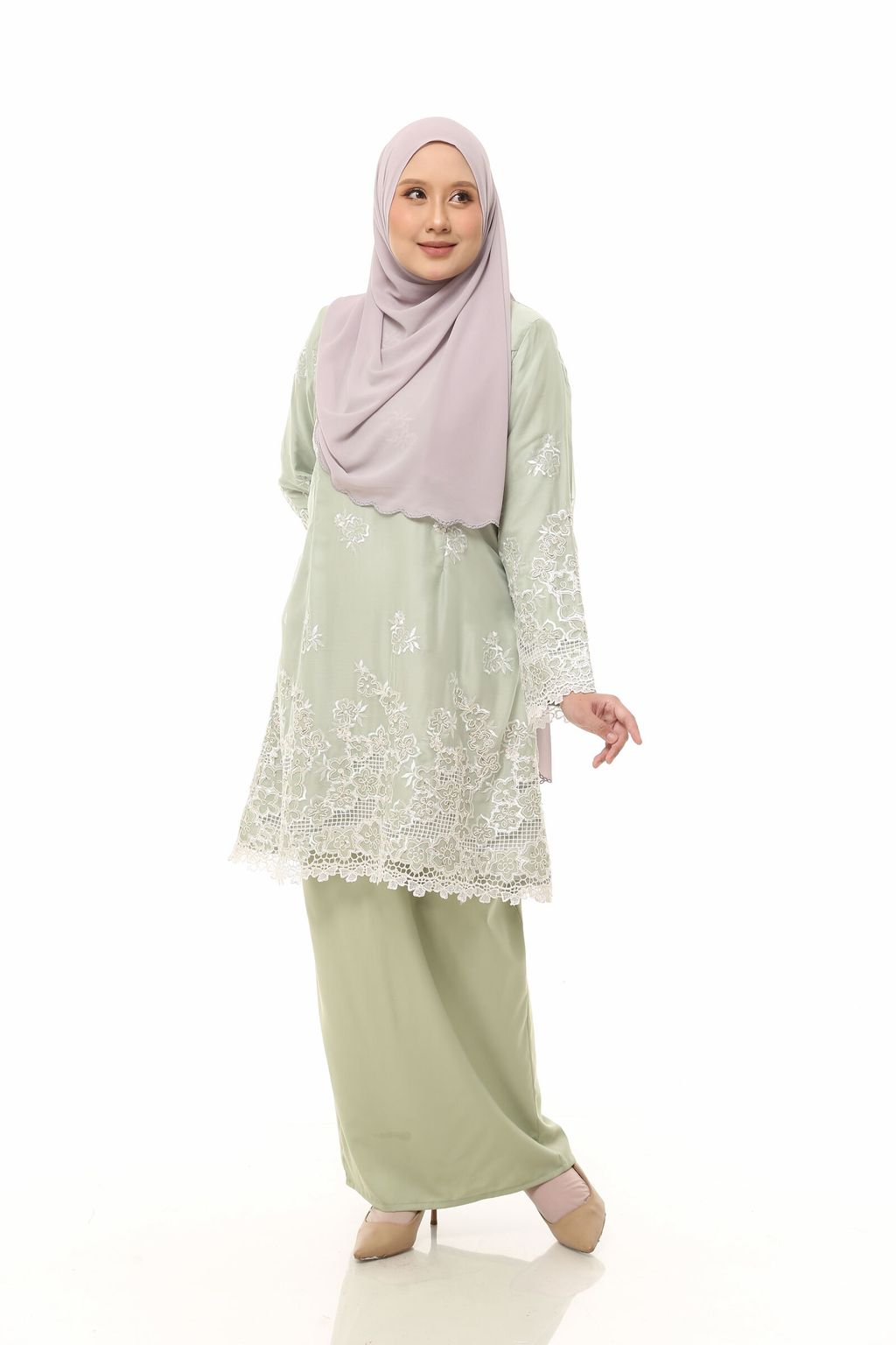 10.11.25 SHEQEEN31274