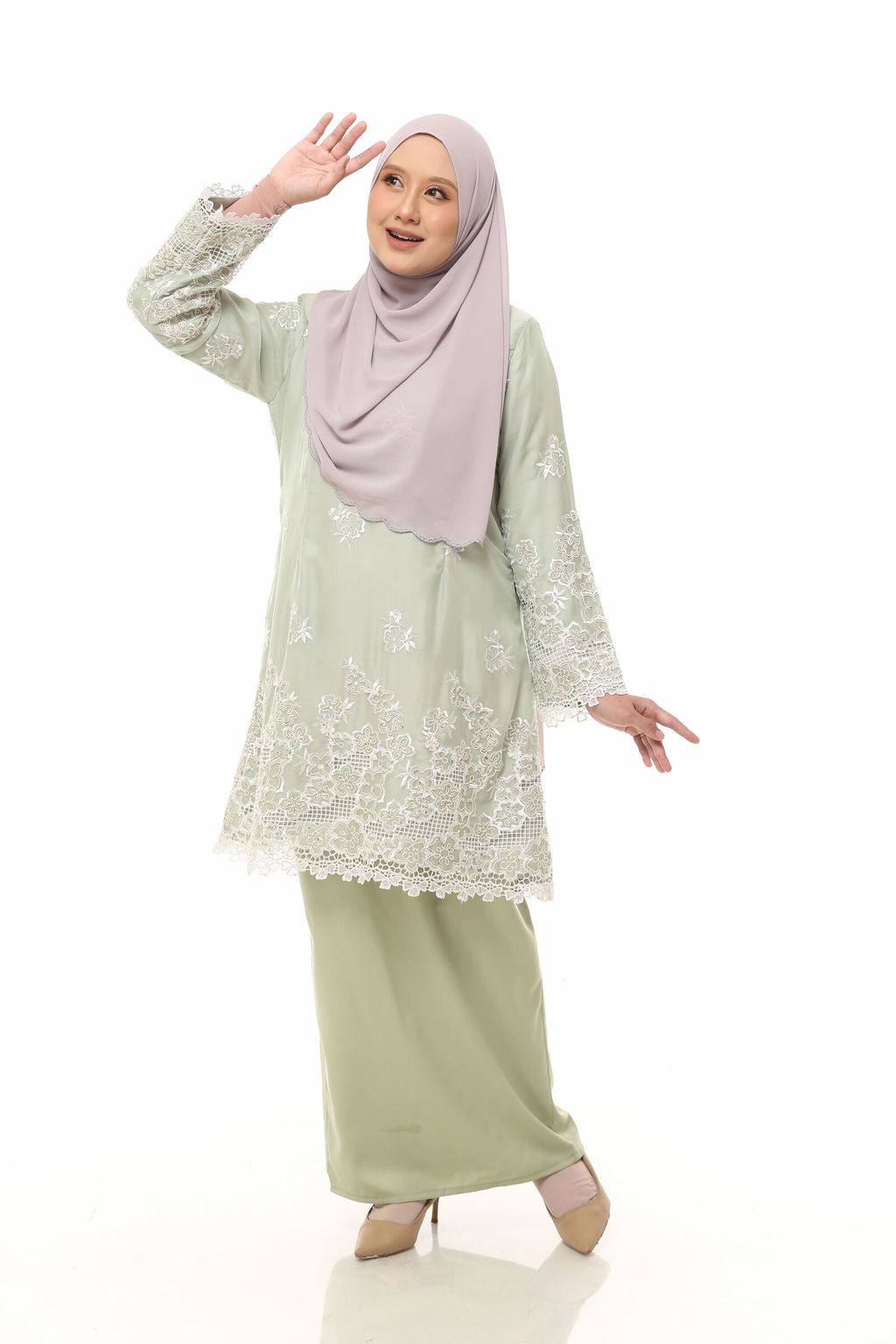 10.11.25 SHEQEEN31272