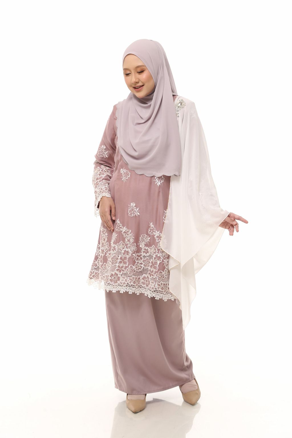 10.11.25 SHEQEEN31237