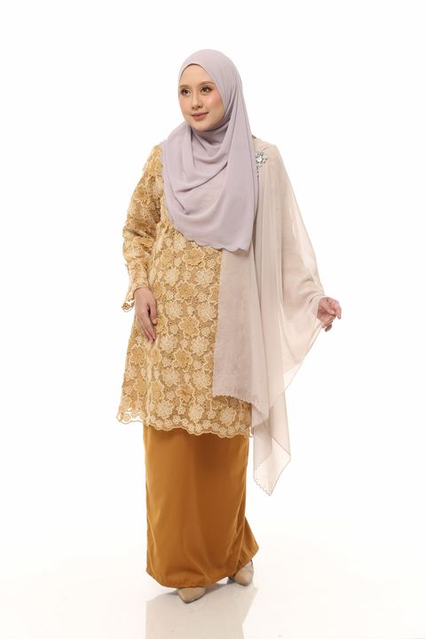 10.11.25 SHEQEEN31204