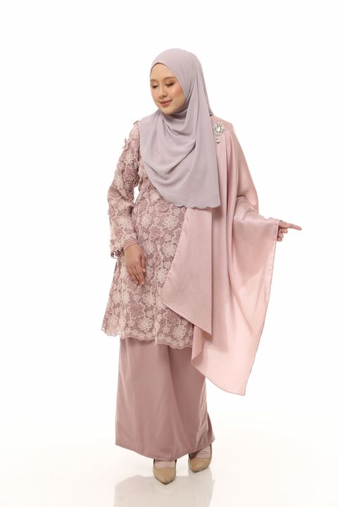 10.11.25 SHEQEEN31191