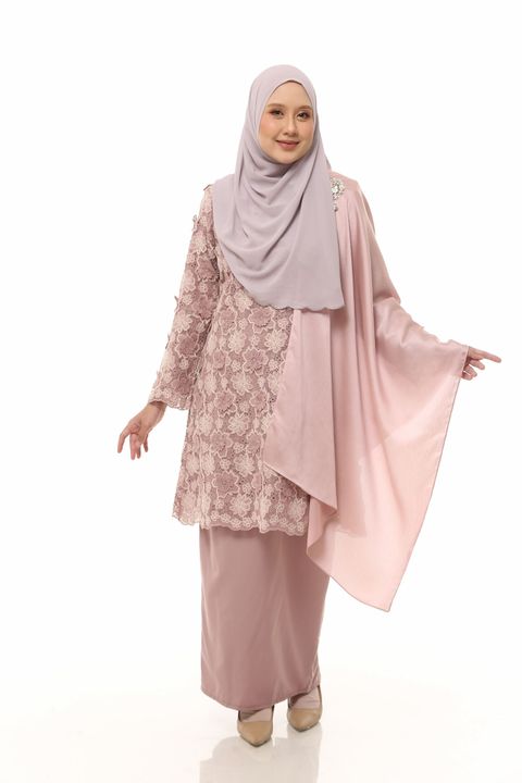 10.11.25 SHEQEEN31189