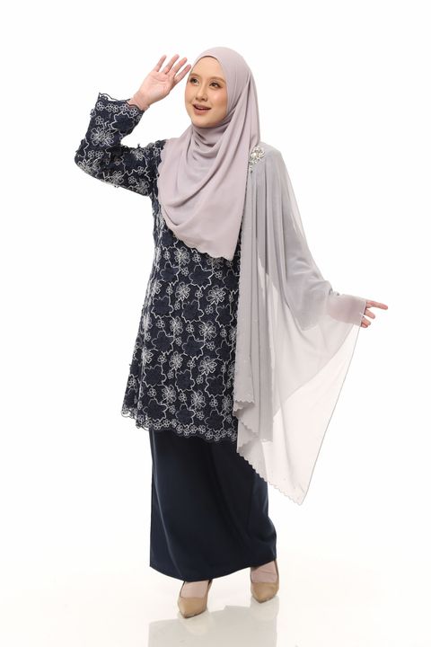 10.11.25 SHEQEEN31177