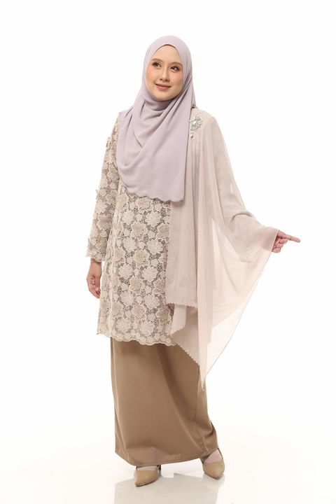 10.11.25 SHEQEEN31167