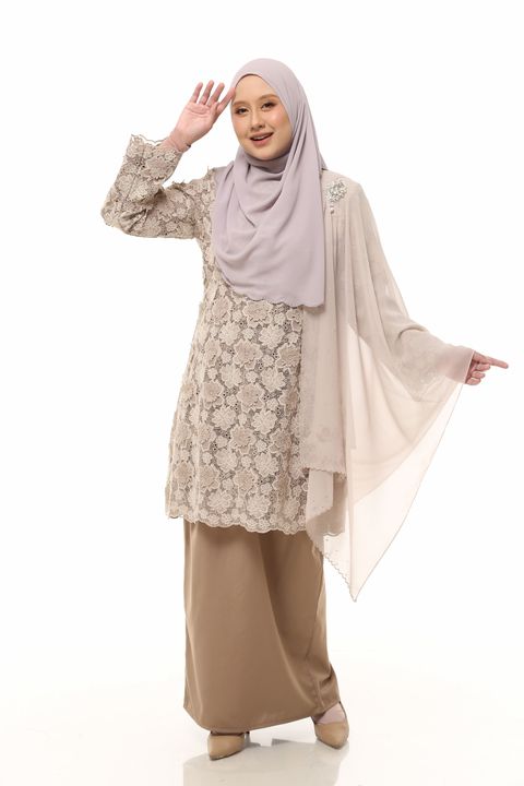 10.11.25 SHEQEEN31168