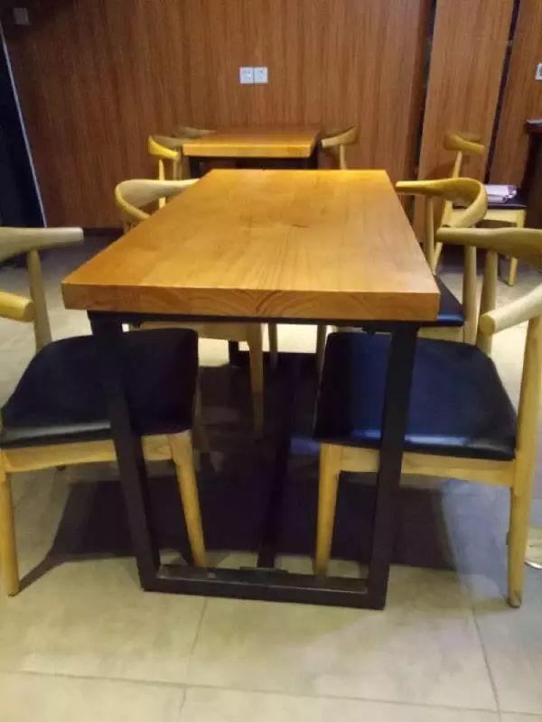 方管實木餐桌 (1).png