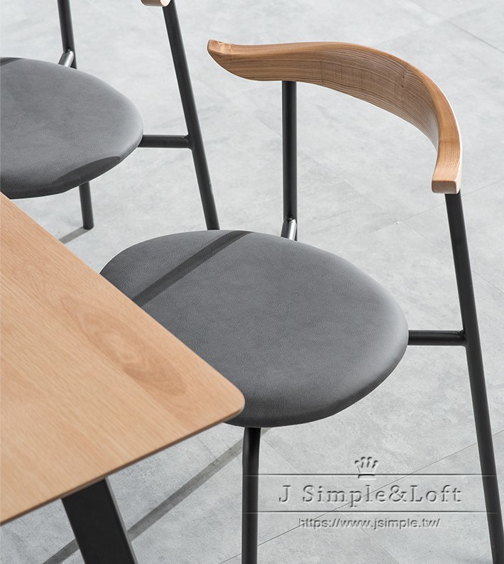 4鐵製實木牛角餐椅 (2).jpg