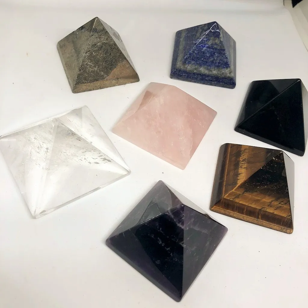 金字塔3cm 紫水晶 白水晶 粉晶 黃鐵礦 青金石 虎眼石天使石金字塔 藥魂 藥魂魔法事務所