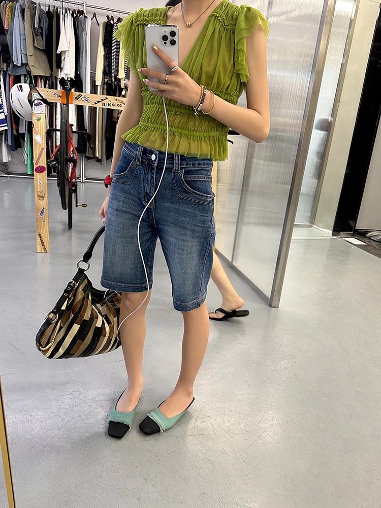 8348785D-1744-4804-BBC2-0DB5F41B98A5