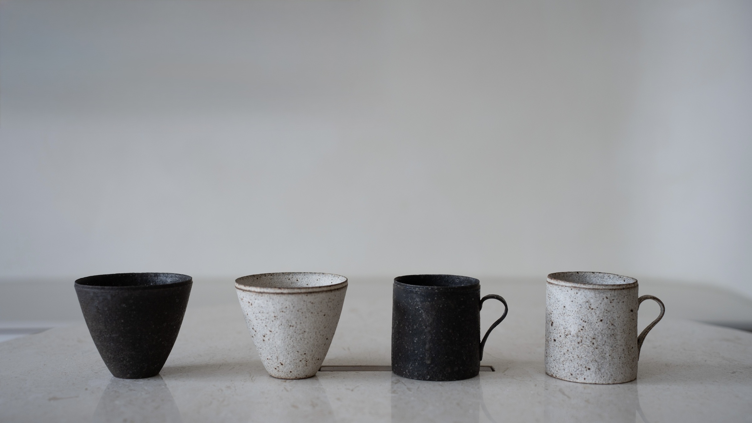 日本陶藝家遠藤岳手作陶馬克杯黑/白Takashi Endo – okinishop