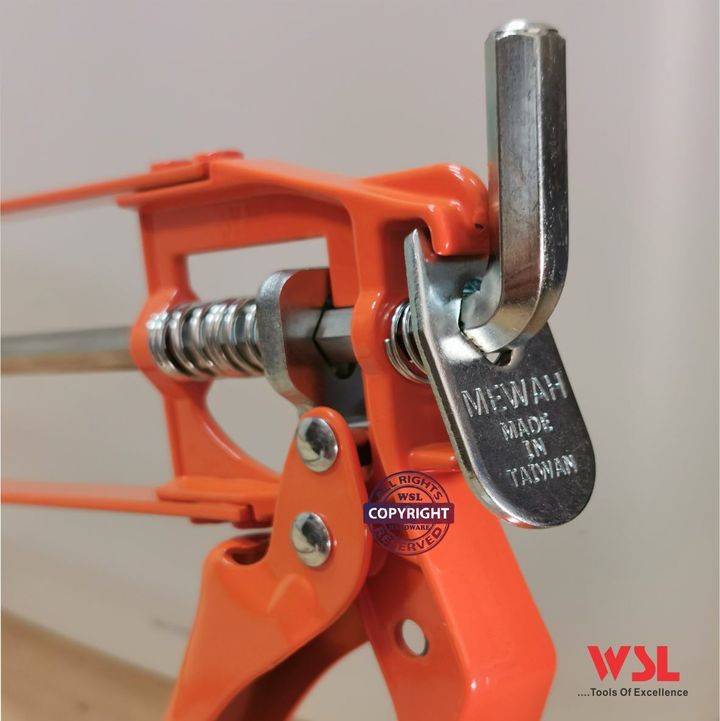 caulking gun 1.jpg