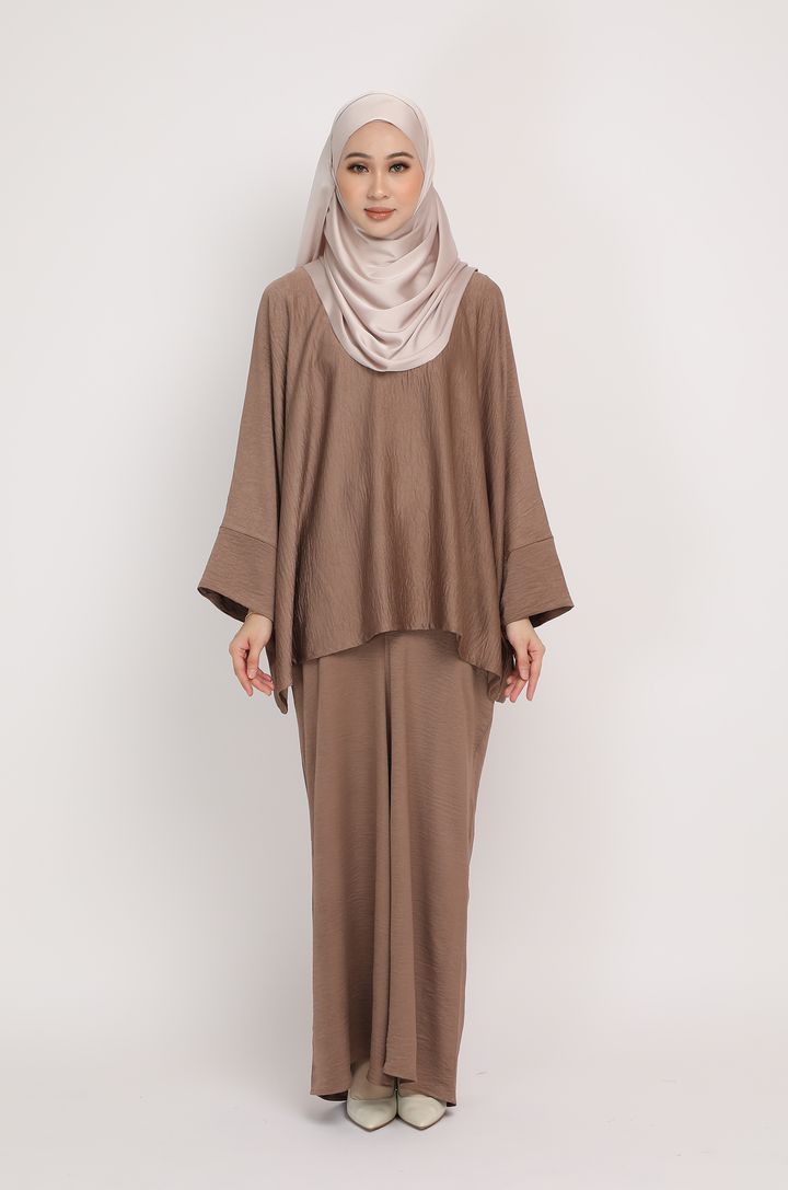 1.BELLA BAGGY SATIN WEB