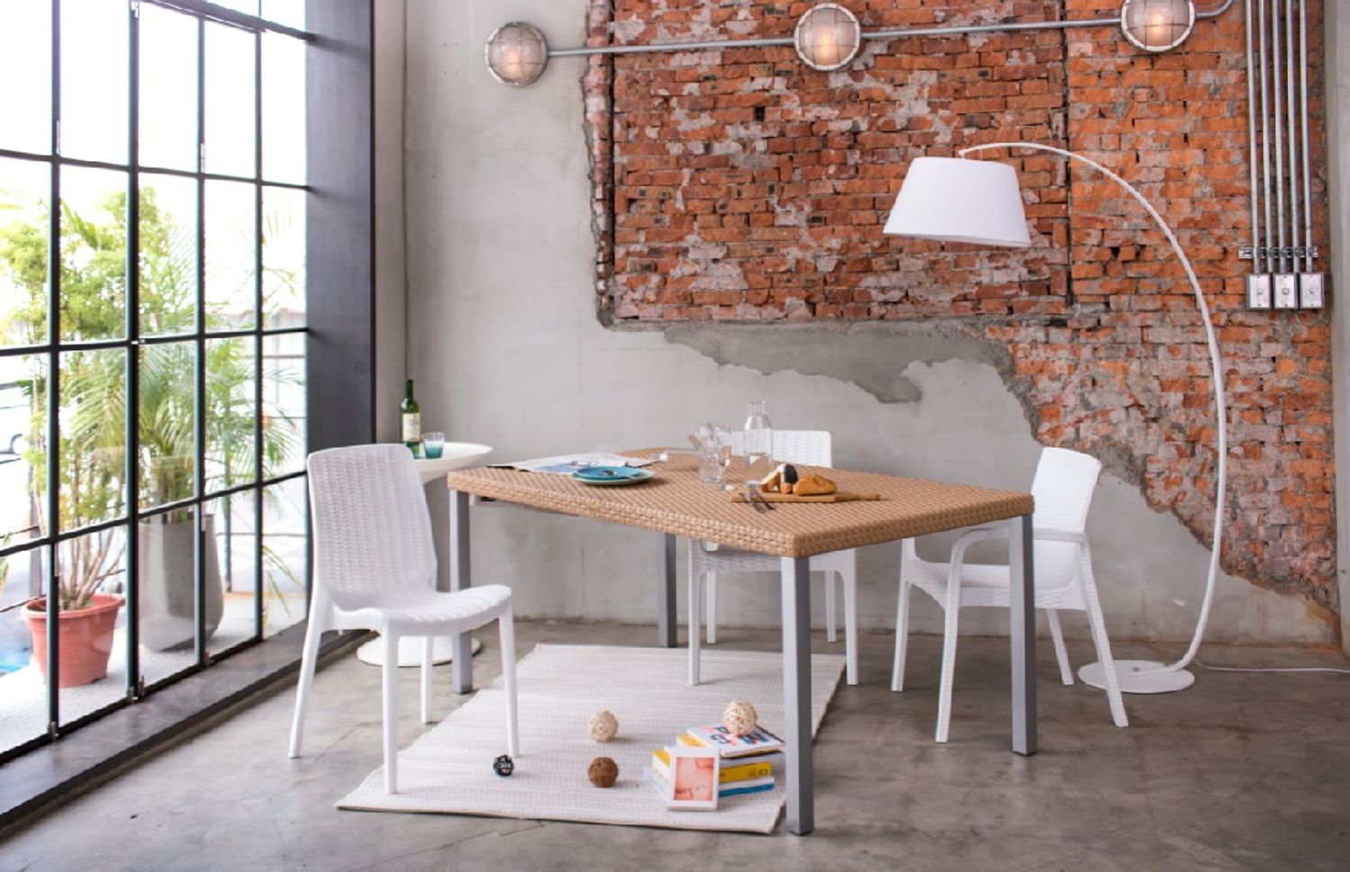 Lagoon table and chair