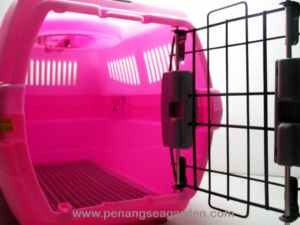 Pet Carrier Pink - 03A.jpg