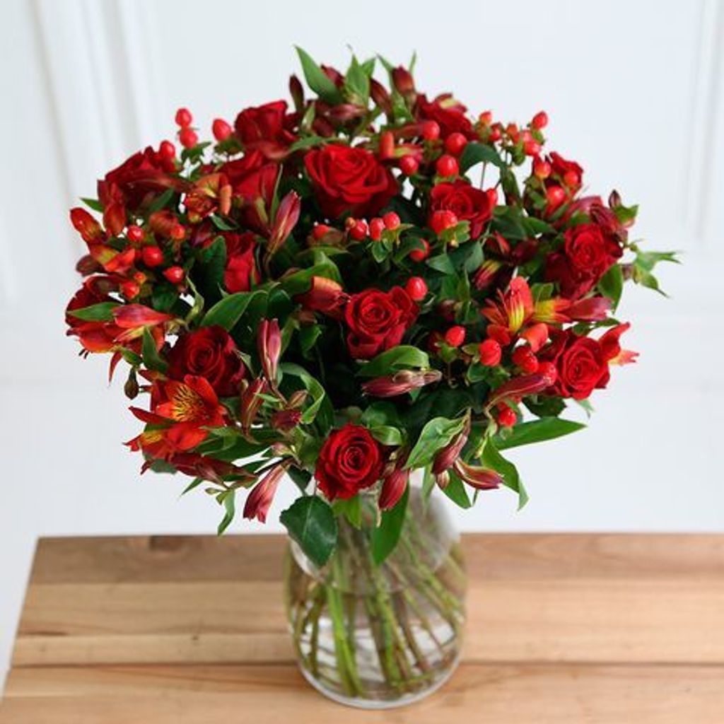 fairtrade-winterberry-bouquet---arena.jpg