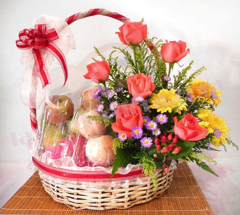 the-fruit-flower-basket-lavender-flora-largest-online-florist-about-fruit-flower-basket-prepare.jpg