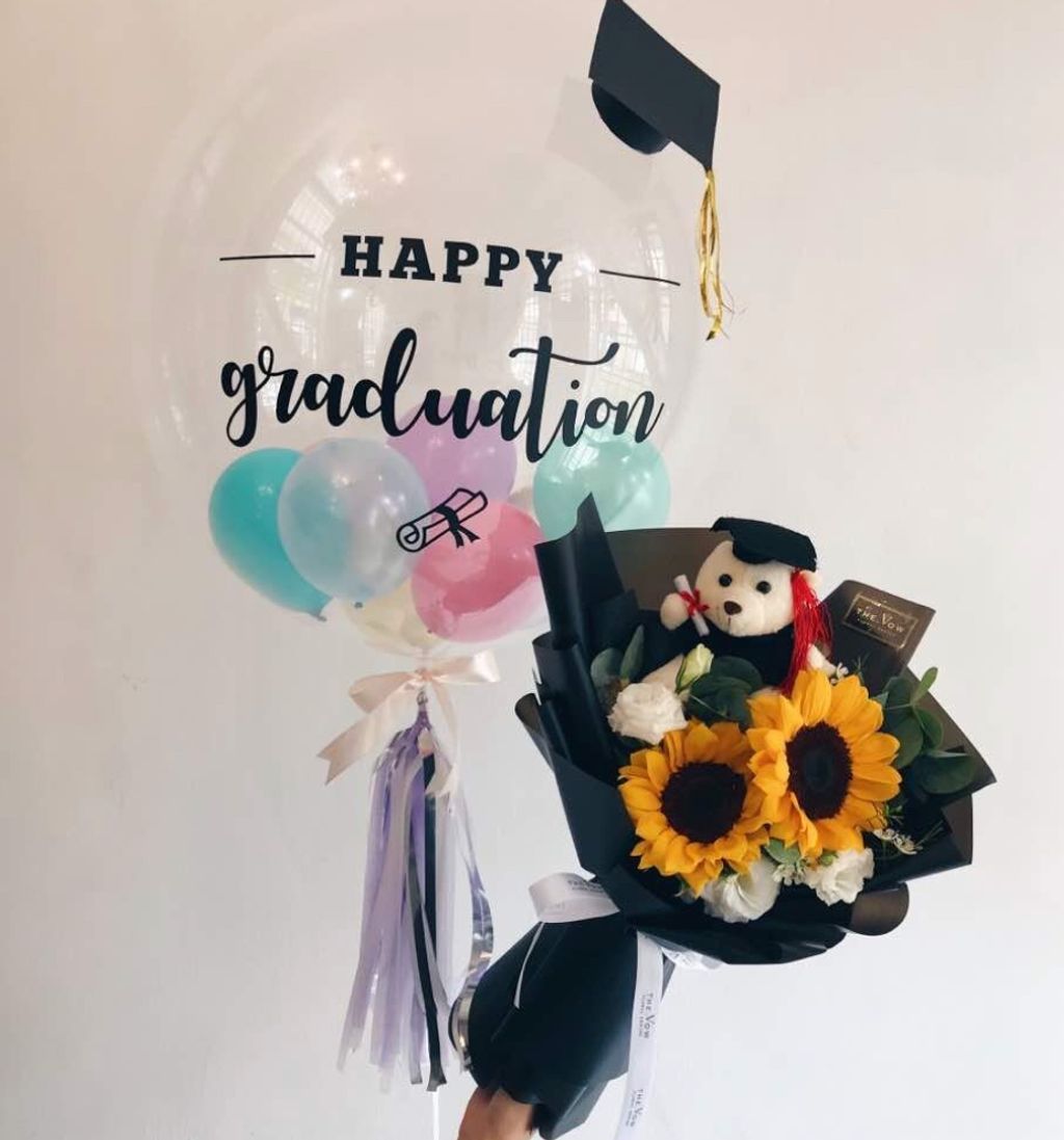 Graduation Bouquet With Helium Balloon – Jane's Florist
