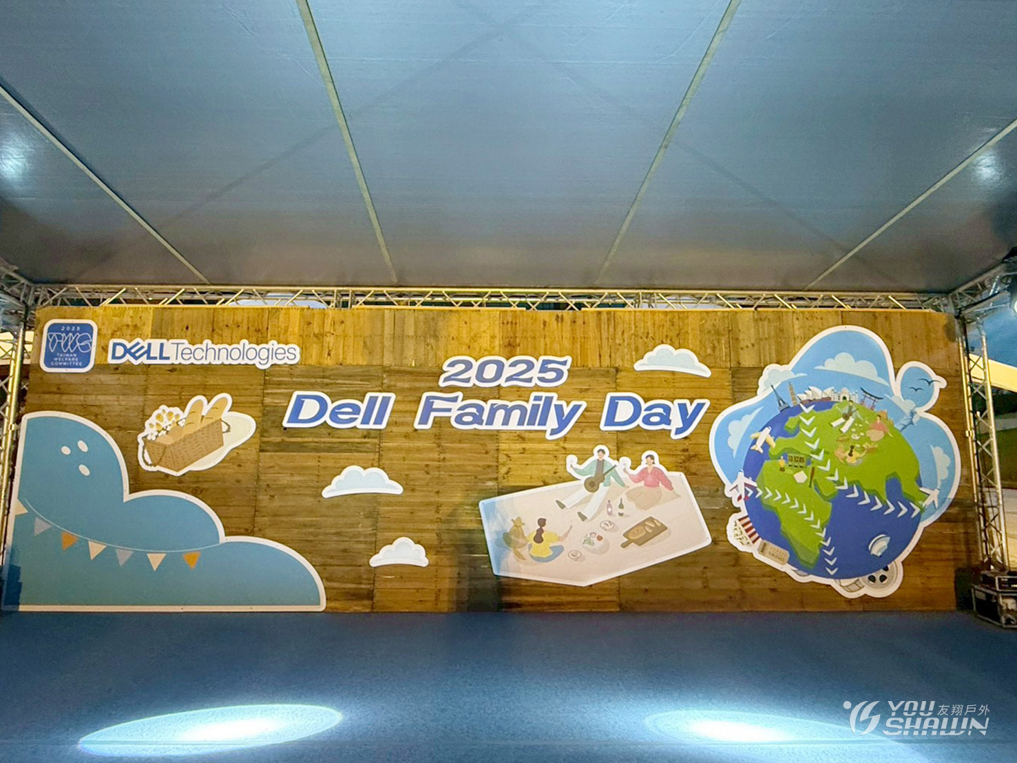 LINE_ALBUM_陽光劇場進17005背板、佈置。_251103_2