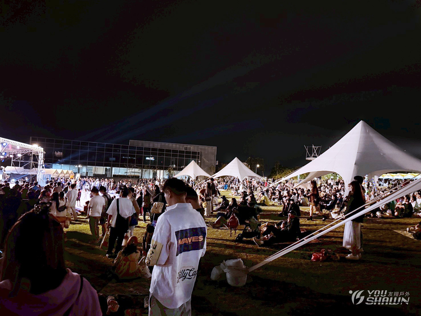 LINE_ALBUM_陽光劇場進17005背板、佈置。_251103_13