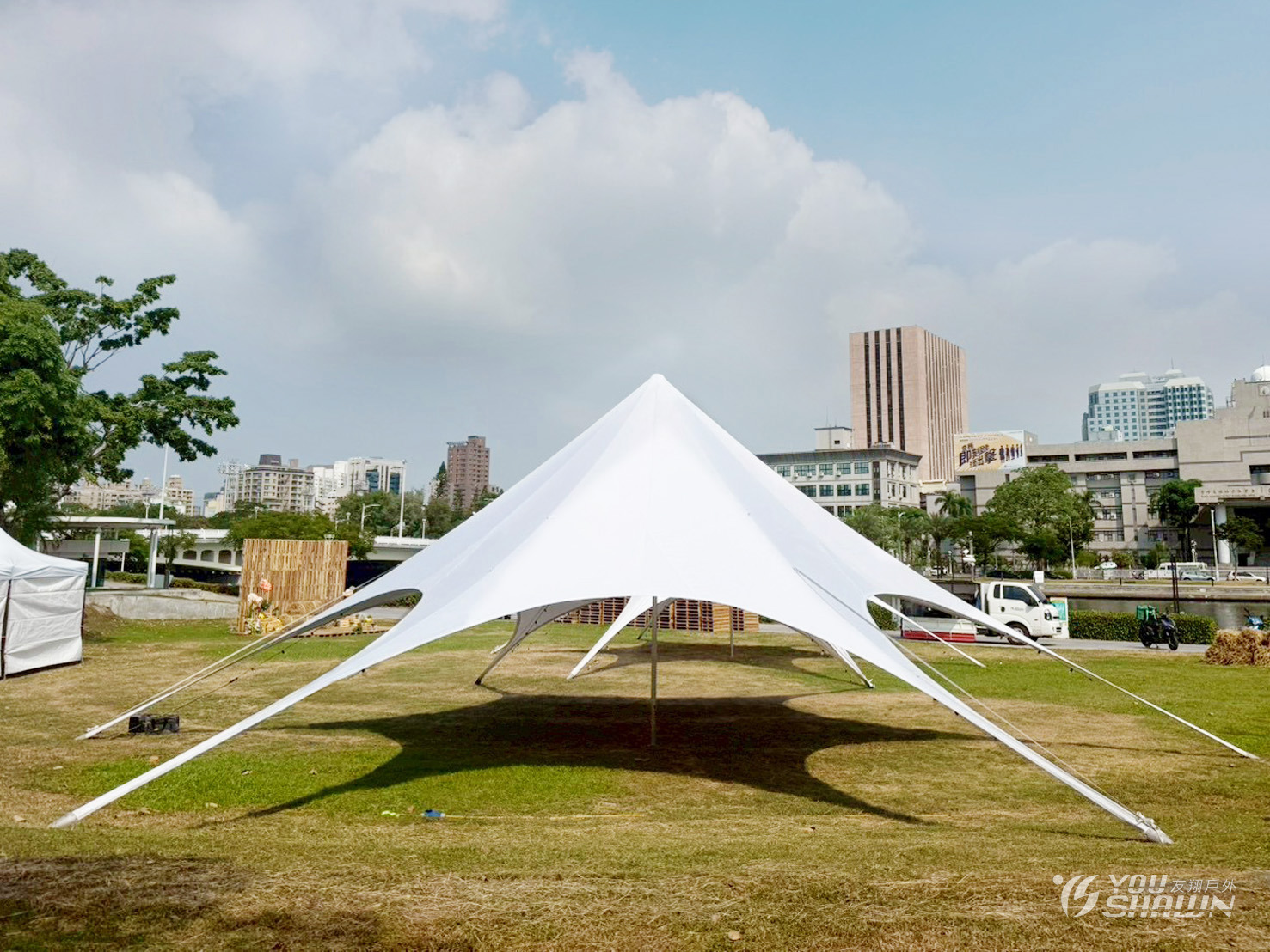 LINE_ALBUM_高雄17001-13001燈光.酒桶2小木箱20_251107_5