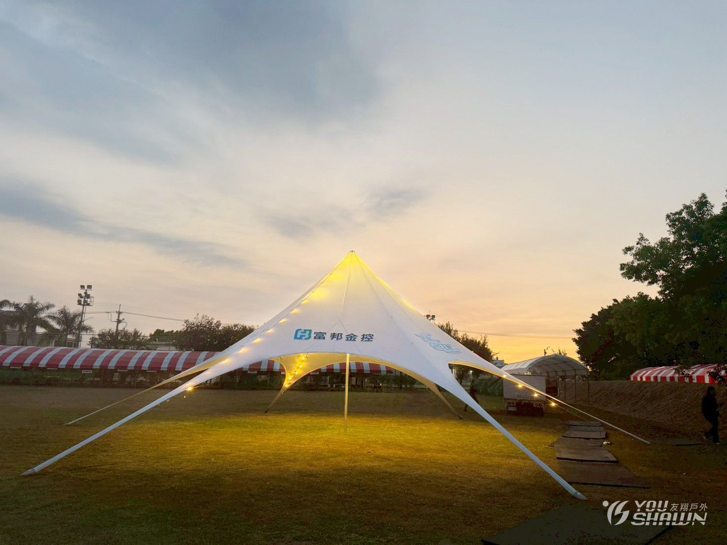 LINE_ALBUM_大漢17001進燈光、logo、高把桌2、座墊12_251110_8