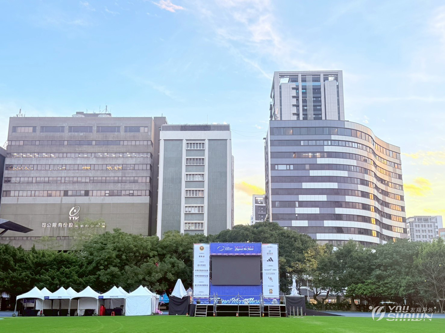 LINE_ALBUM_臺北田徑場17001邊布3鐵板、藤鞭座墊進_251226_4