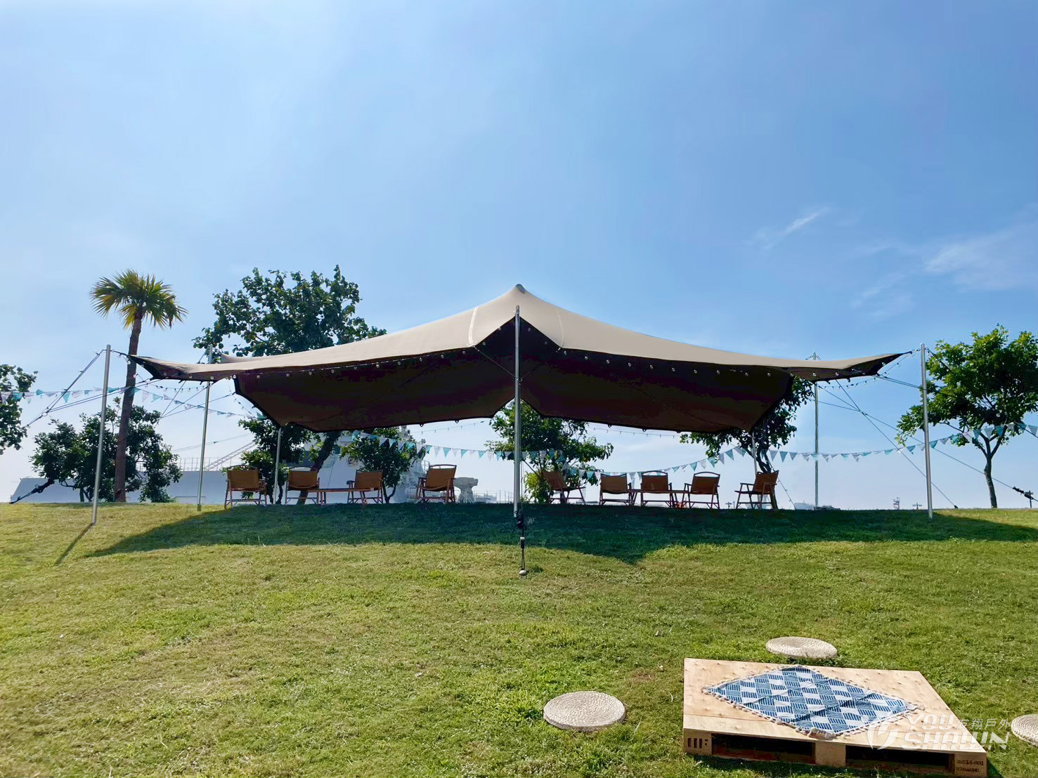 LINE_ALBUM_20251121海風廣場進彈性天幕，串燈、串旗、棧板。_260129_22