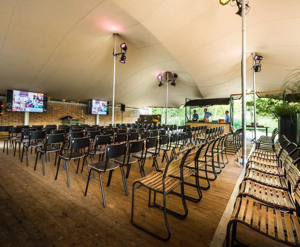 Tent-voor-catering-op-locatie