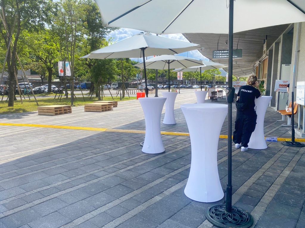 LINE_ALBUM_台北北流木棧板高吧桌搭設_240909_35