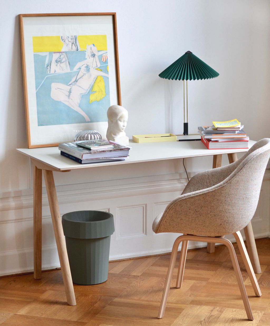 CPH 90 Desk off white_Shade Bin dusty green_Matin Table Lamp green_AAC 123 Bolgheri LGG60 wb lacquer oak.jpg