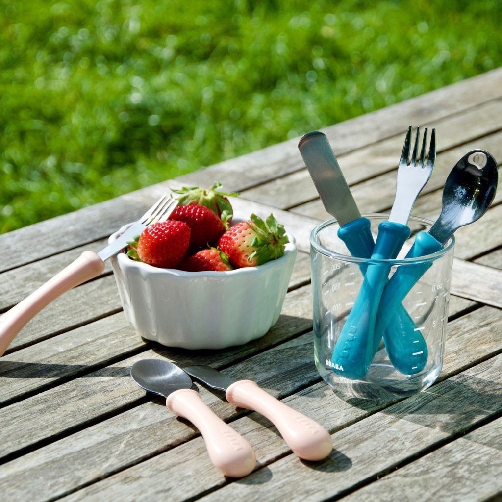 Stainless_Steel_cutlery_set_on_table_1024x1024@2x.jpg