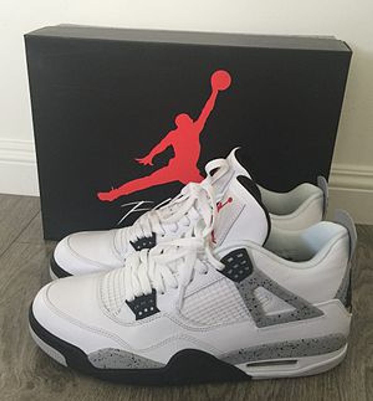 Air Jordan IV