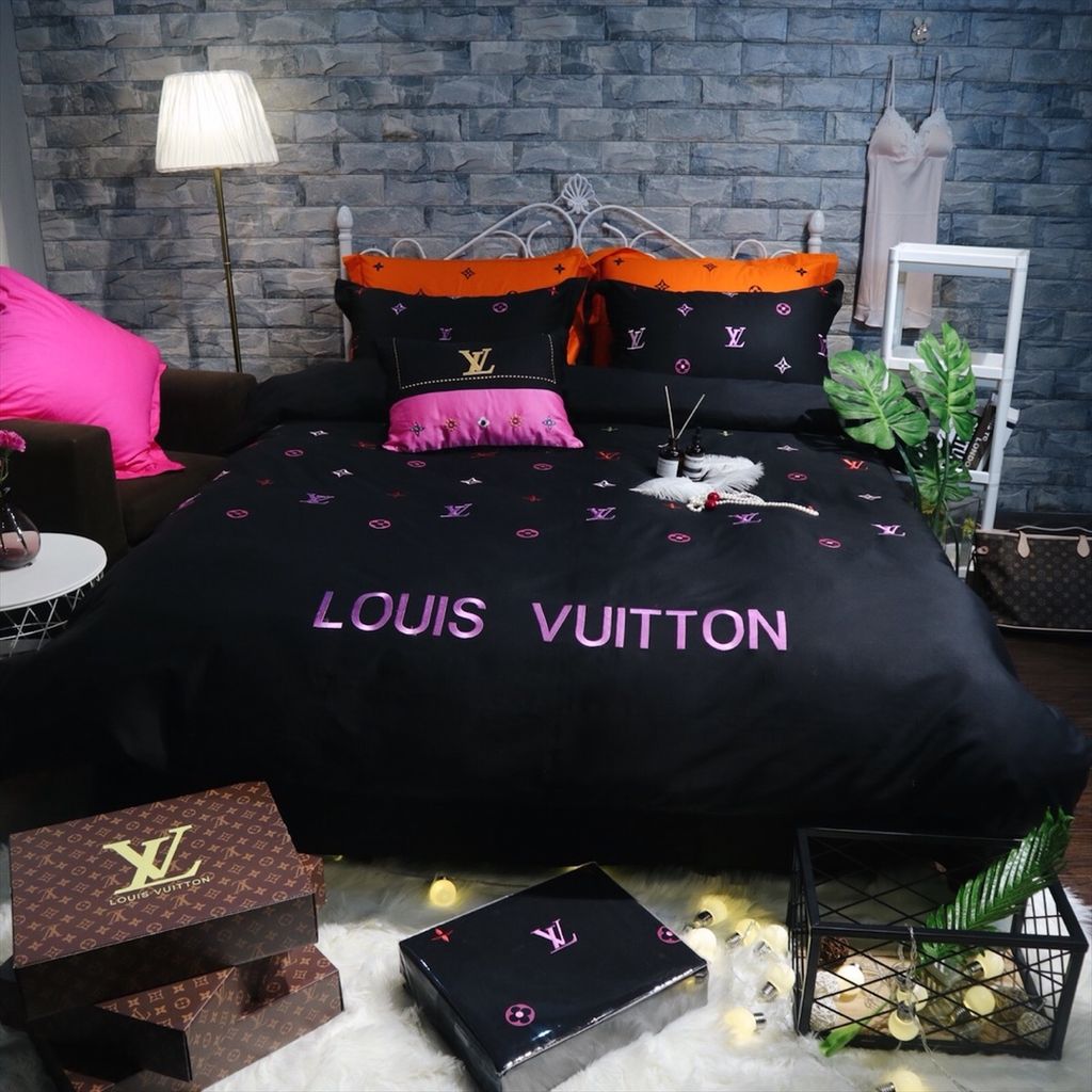 LV Four Pieces of Fabric USD132USD137 4 COLORS 3.jpg