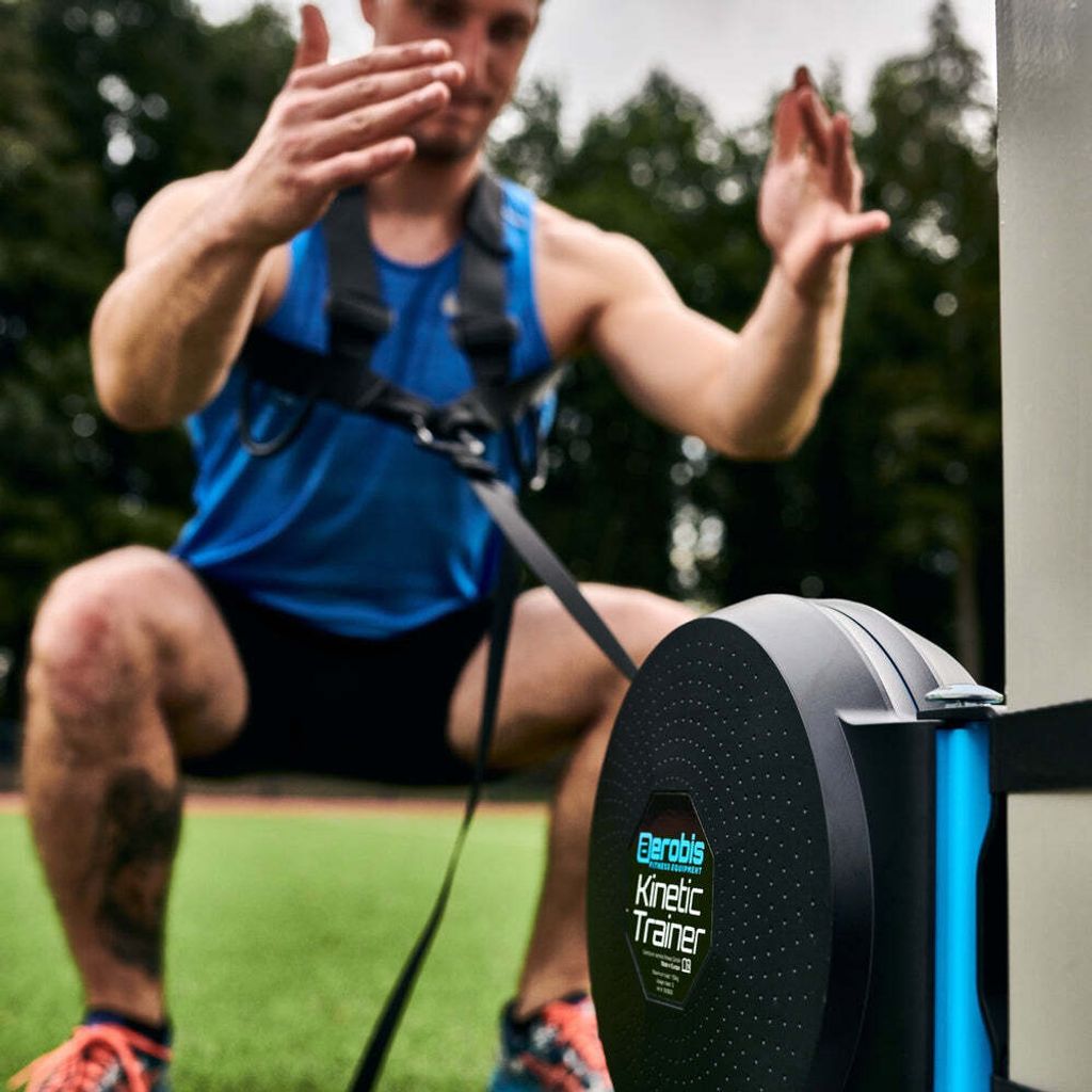 aerobis_Kinetic_Trainer_Outdoor_Squat