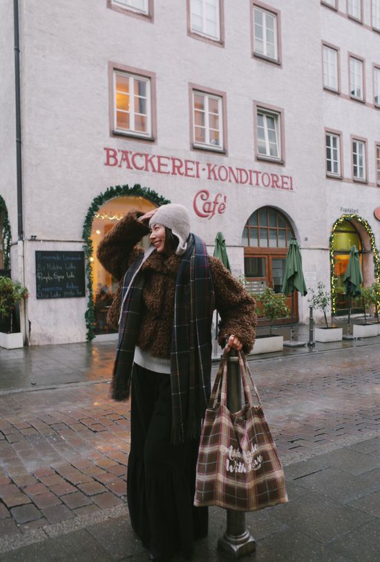  | A S H L E Y  /  STUDIO