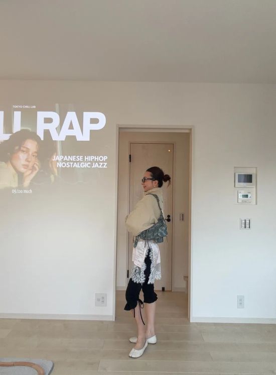  | A S H L E Y  /  STUDIO