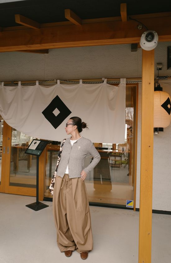  | A S H L E Y  /  STUDIO