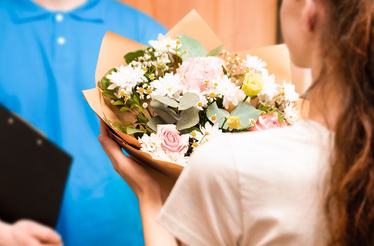 10 Things to look into the professional and reliable flower delivery services