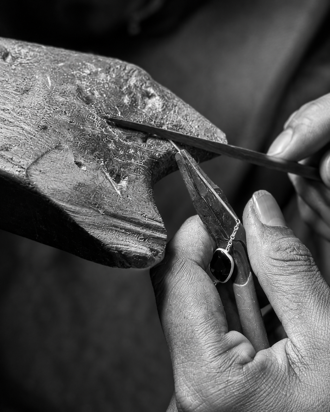 Trusted jeweler crafting 925 sterling silver jewelry