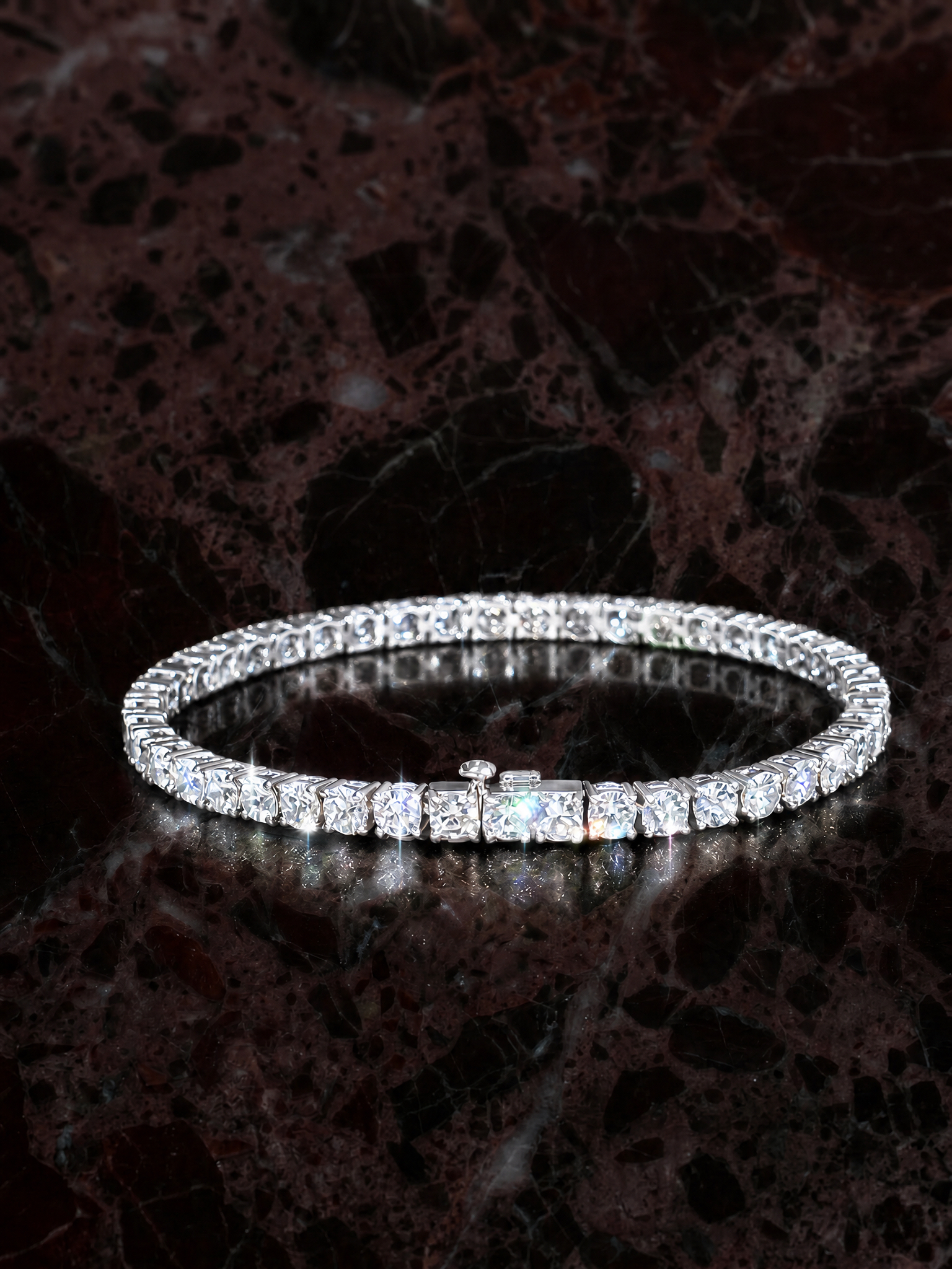 Tennis bracelet with moissanite stones
