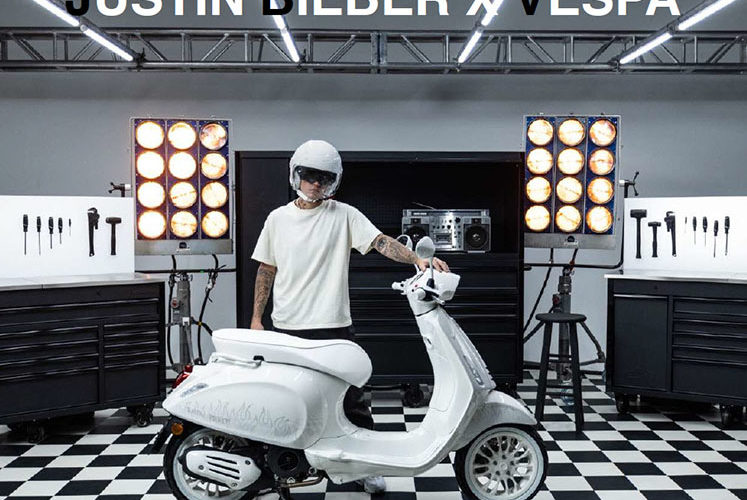 justin-bieber-vespa-sprint-3-747x500