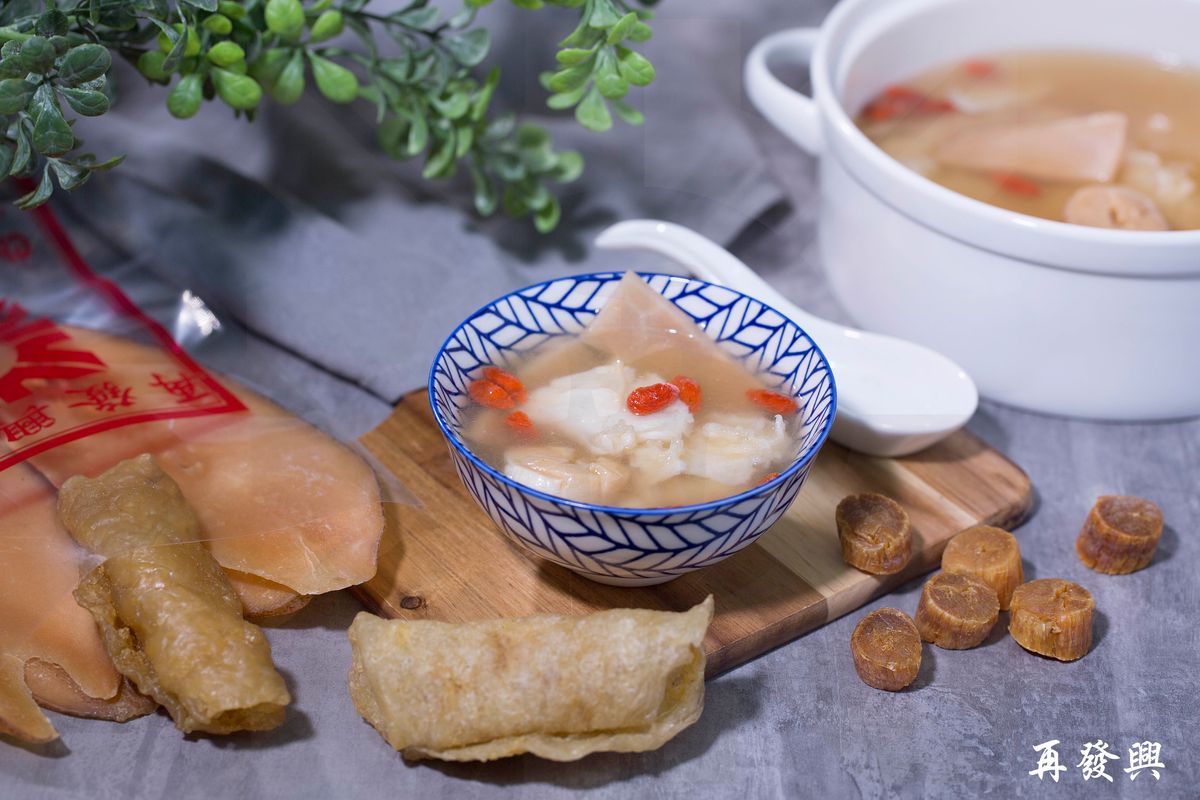 Fish Maw, Conch, and Scallop Soup. (花胶瑶柱炖鸡汤)